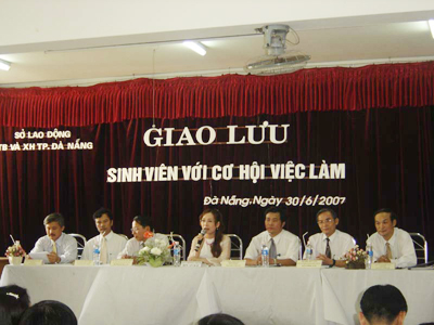 Hội chợ việc làm Thành phố Đà Nẵng tại Đại học Duy Tân
