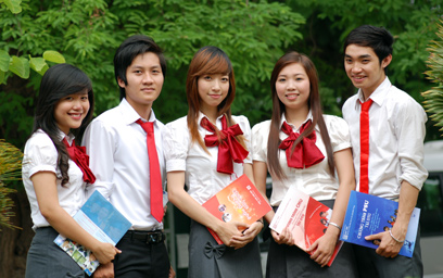 So sánh giữa học trực tuyến và học truyền thống