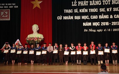 ĐẠI HỌC DUY TÂN TỔ CHỨC LỄ PHÁT BẰNG TỐT NGHIỆP CHO  1.521 TÂN KHOA