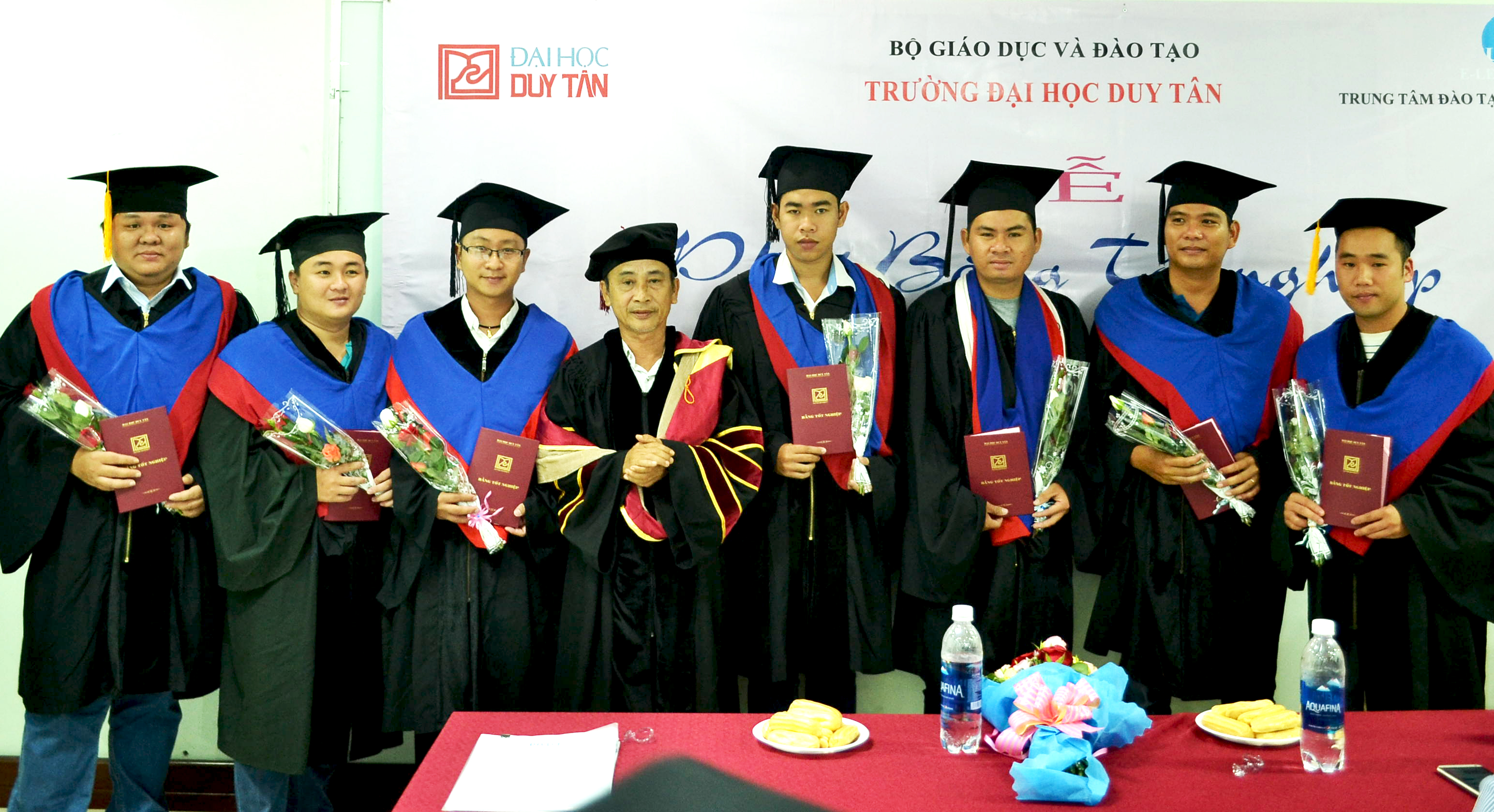 Trường Đại Học Duy Tân tổ chức phát bằng tốt nghiệp Đại học (Hệ từ xa) cho  học viên các tỉnh thành phía Nam