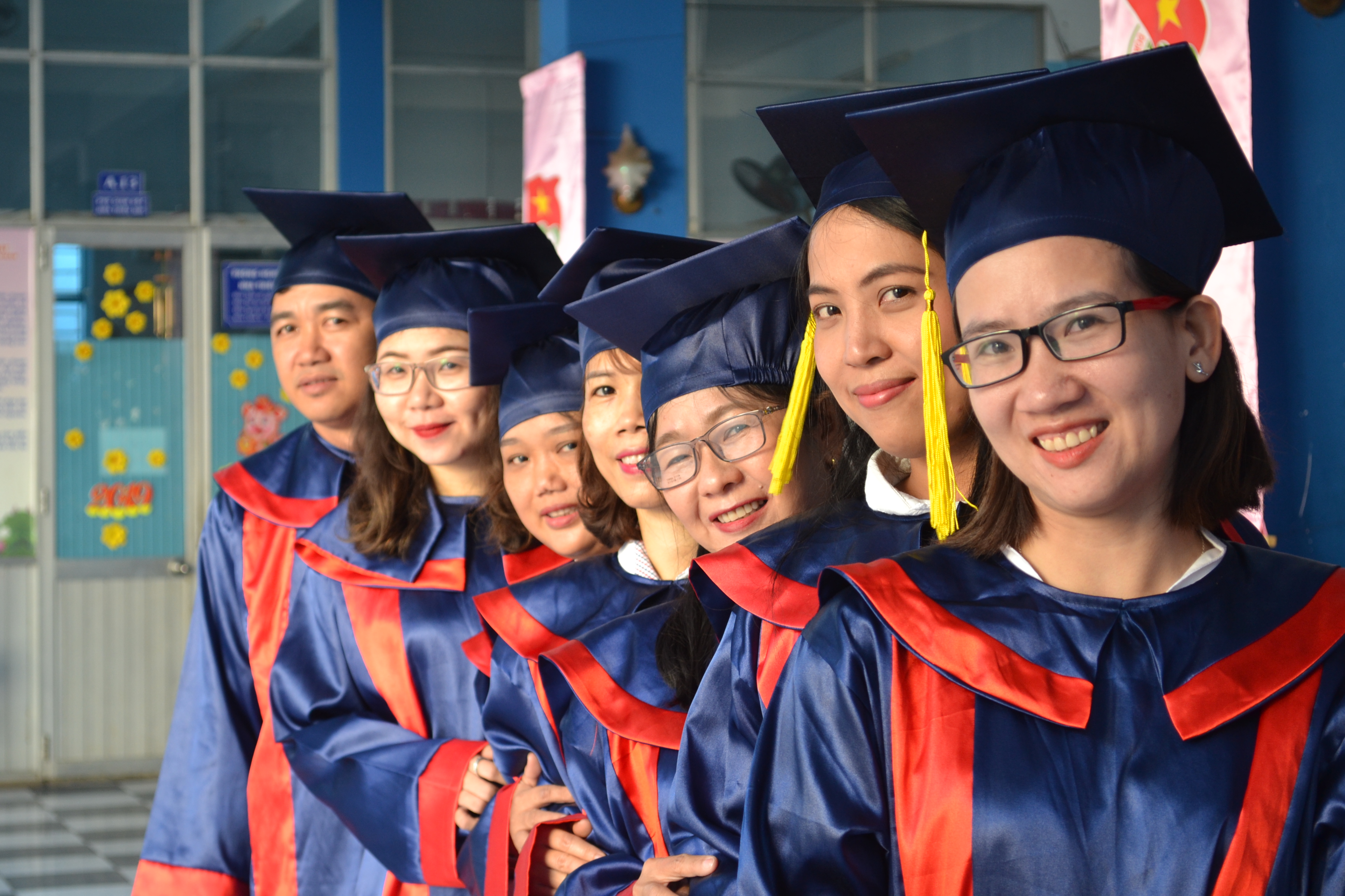 51 TÂN CỬ NHÂN HỆ ĐÀO TẠO TỪ XA CỦA ĐH DUY TÂN