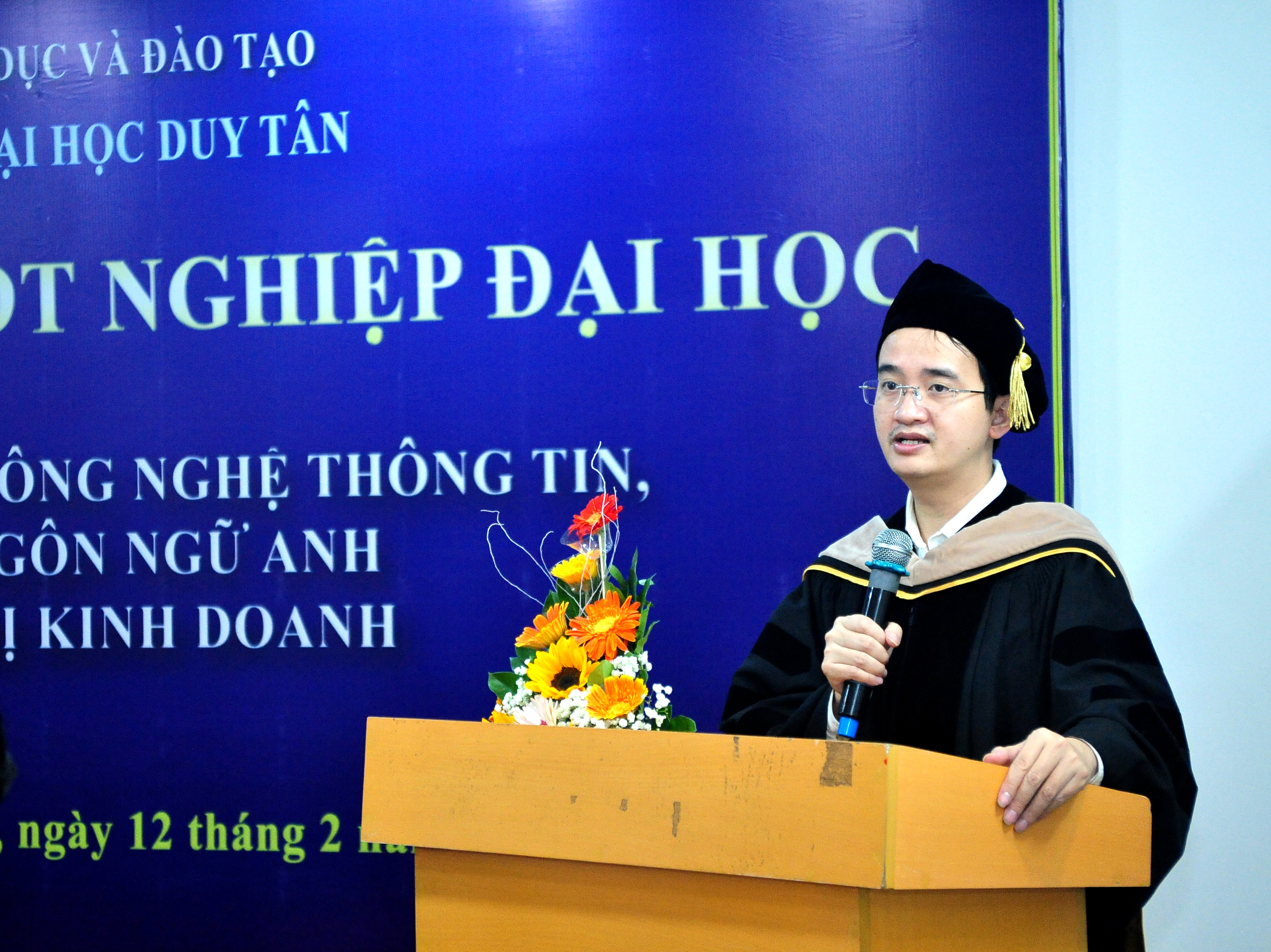 TRƯỜNG ĐẠI HỌC DUY TÂN TRAO BẰNG TỐT NGHIỆP